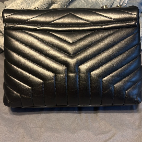 LOULOU MEDIUM IN QUILTED LEATHER    DIMENSIONS: 13.7 X 9 X 5.3 INCHES - Picture 2 of 6